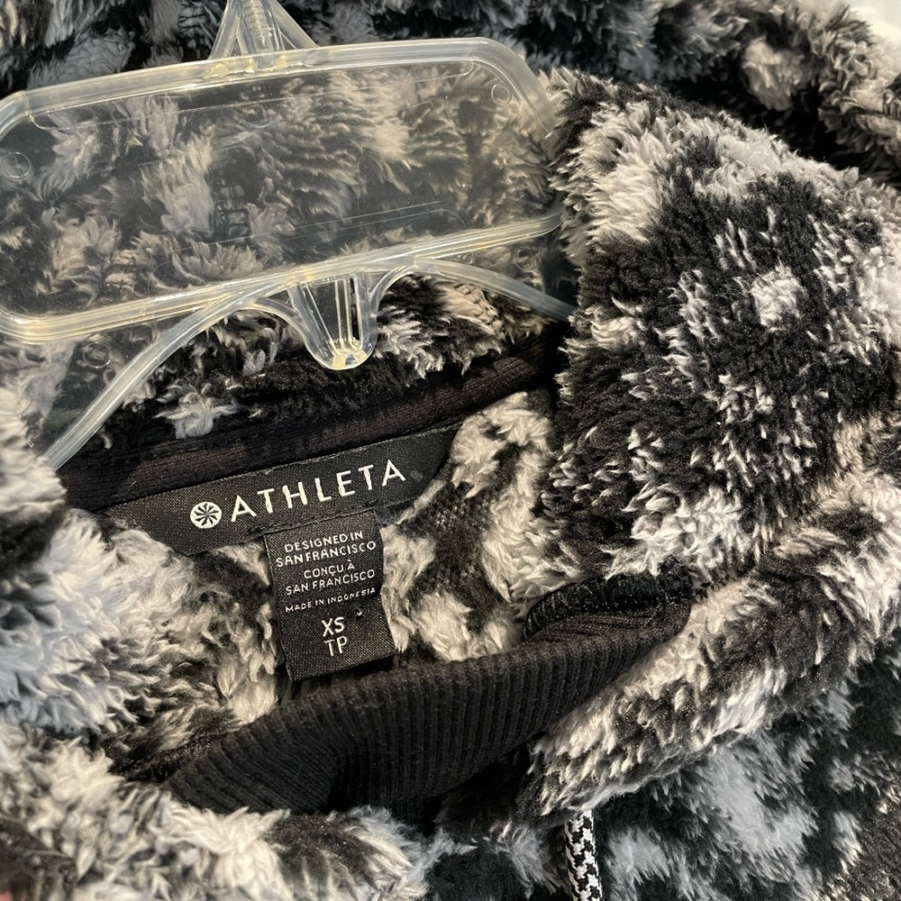 Athleta Tugga Sherpa Fuzzy Black White Gray Long Sleeve Hoodie Pullover Size XS - Picture 3 of 15